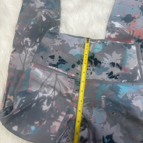 Lululemon Wunder Under High-Rise Tight 28" Full-On Luxtreme Multi-Colored size 4 - Picture 8 of 9